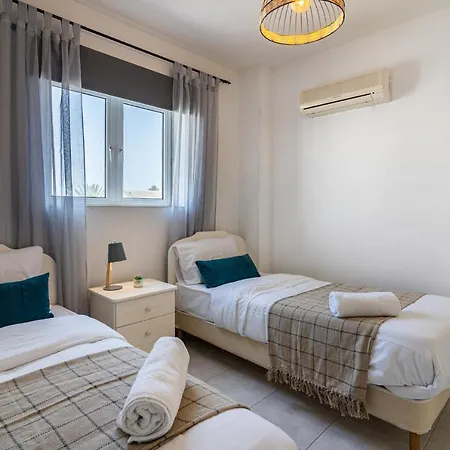Sweet Retreat 2-br In Mackenzie Apartamento