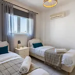 Sweet Retreat 2-br In Mackenzie Apartment