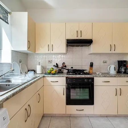 Sweet Retreat 2-br In Mackenzie Апартаменты