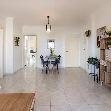 Sweet Retreat 2-br In Mackenzie Апартаменты Ларнака