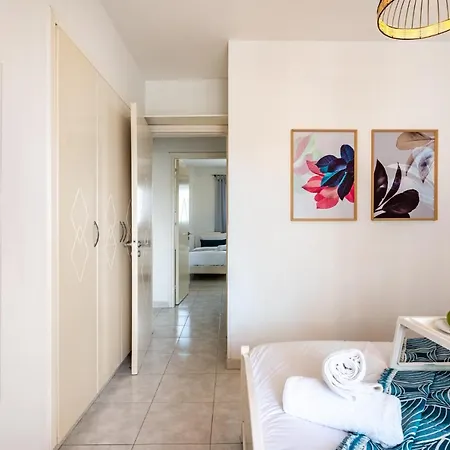 Sweet Retreat 2-br In Mackenzie Апартаменты Ларнака