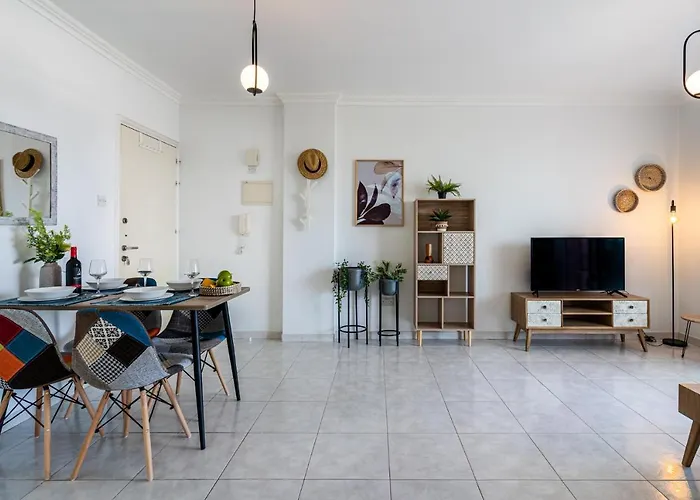 Sweet Retreat 2-br In Mackenzie * Larnaca