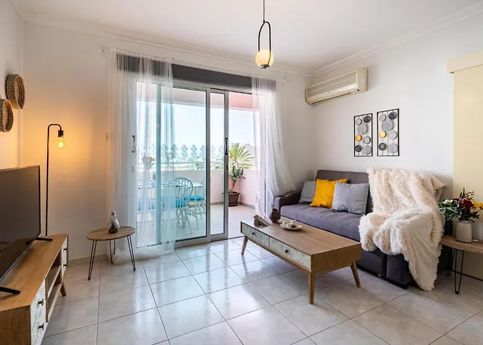 Sweet Retreat 2-br In Mackenzie Larnaca