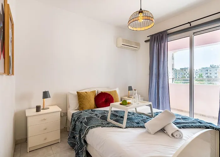 Sweet Retreat 2-br In Mackenzie Apartmán Larnaca