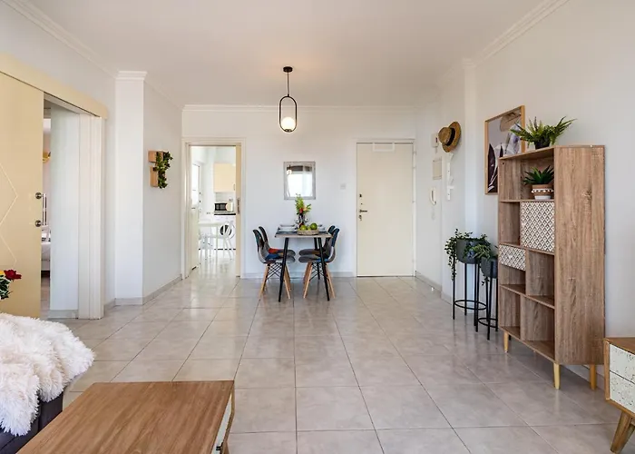 Sweet Retreat 2-br In Mackenzie Apartmán Larnaca