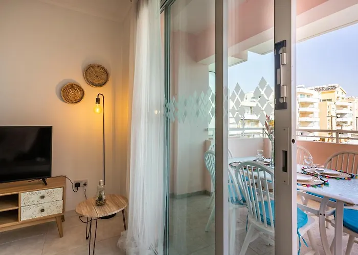 Sweet Retreat 2-br In Mackenzie Apartmán